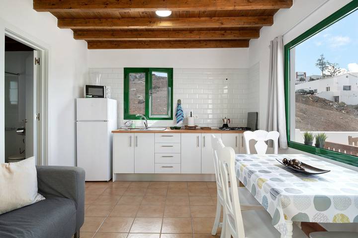 Vacation Home 'San Roque' with Mountain View, Private Terrace and Wi-Fi in Tinajo, Timanfaya National Park