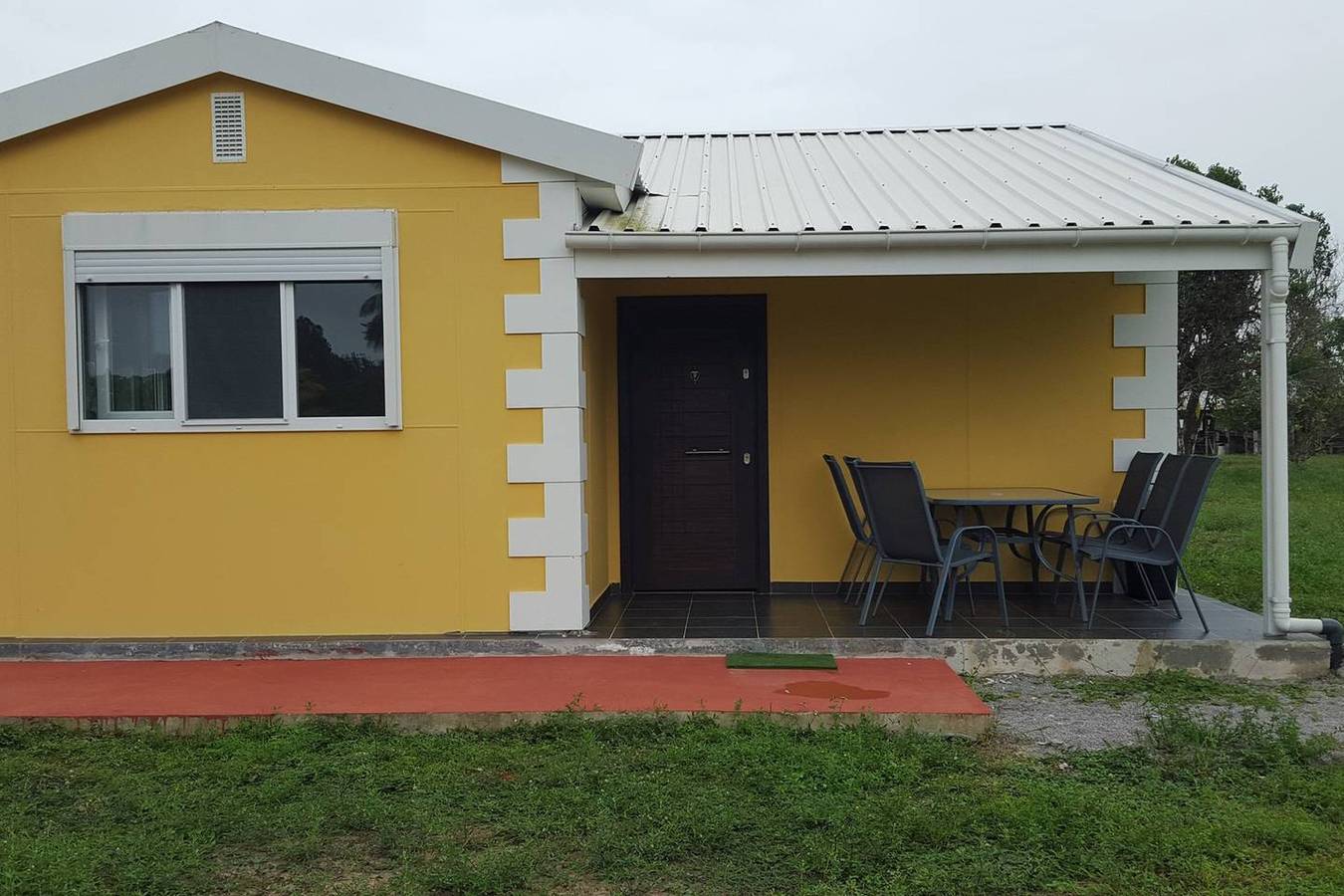 Charming house in Macouria with fenced garden and terrace in French Guiana