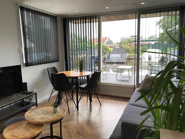 Ferienwohnung für 3 Personen, mit Terrasse und Seeblick sowie Ausblick