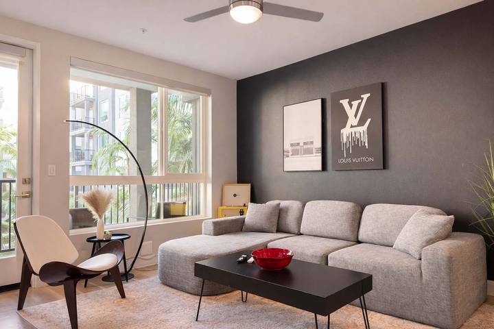 Vacation rental for 3 people, with terrace and yard as well as pool in Santa Ana