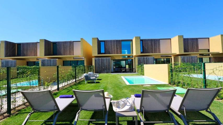 Maison d’hôte pour 6 personnes, avec Balcon et Terrasse ainsi que Jardin et Piscine à Quarteira