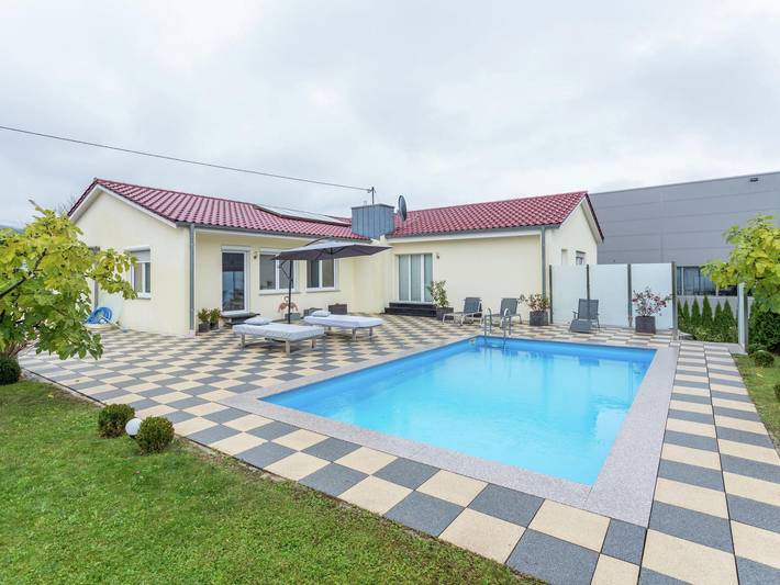 Ferienwohnung für 4 Personen, mit Pool und Garten - 1