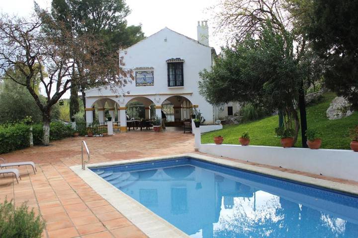 Casa rural para 22 personas, con vistas y jardín además de piscina y balcón en Olvera - 2