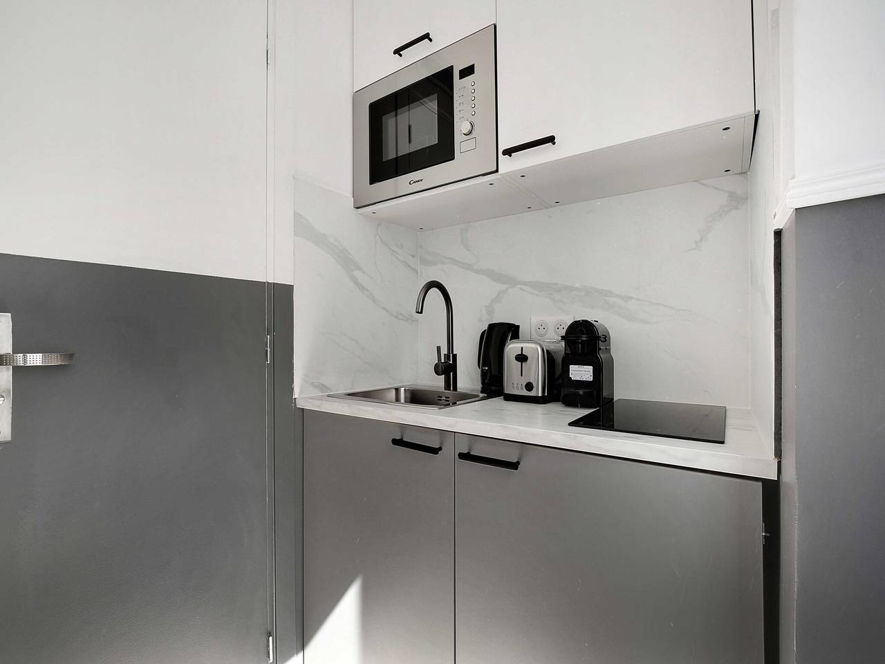 Appartement entier, Studio Cosy pour 2P avec Climatisation - Proche Montmartre in Paris, Île de France