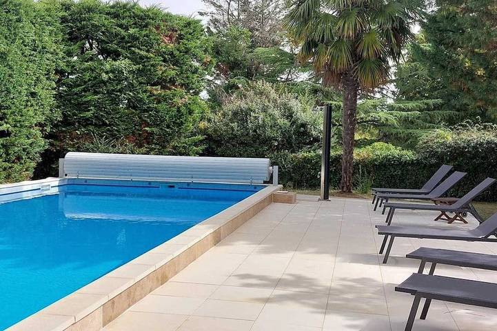 Gîte pour 2 personnes, avec Terrasse ainsi que Jardin et Piscine