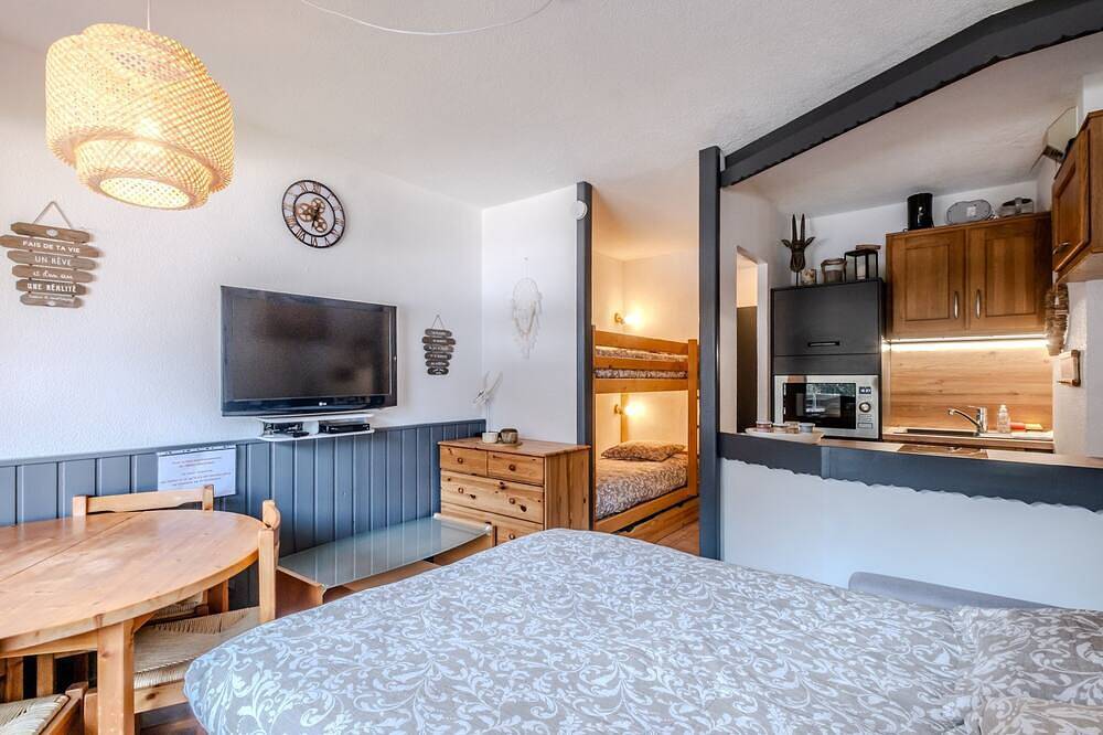 Apartamento entero, Le Refuge des Silènes - Studio au pied des pistes in Bellevaux, Thonon-les-Bains region