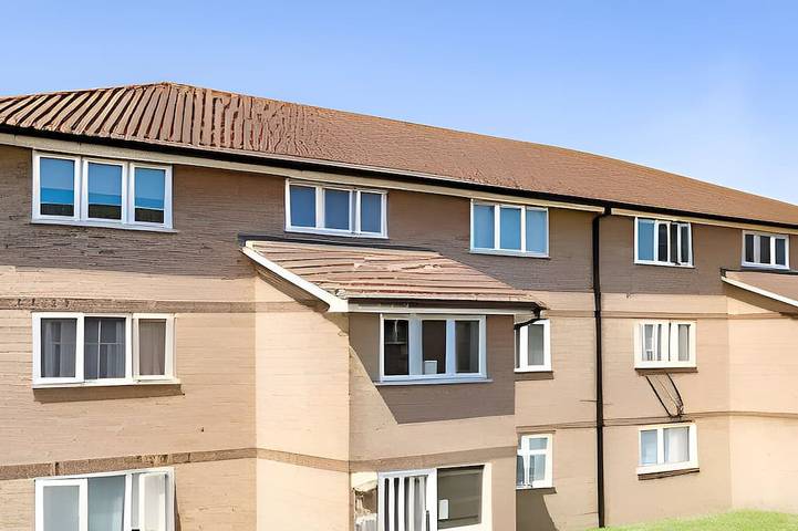 Ganze Wohnung, Modern 1-Bed Serviced Apartment | Free Parking | 5 Mins to Chatham Station in Chatham (Großbritannien), Kent Downs