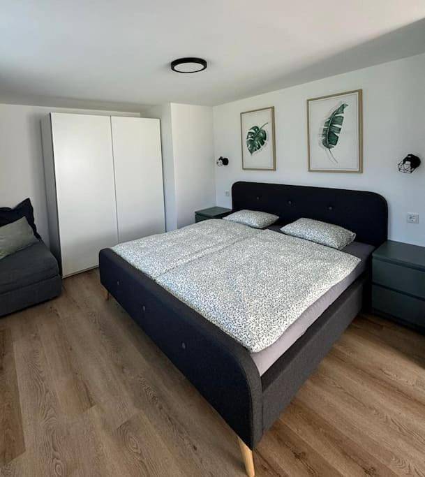 Ferienwohnung für 3 Personen, mit Terrasse und Ausblick sowie Seeblick