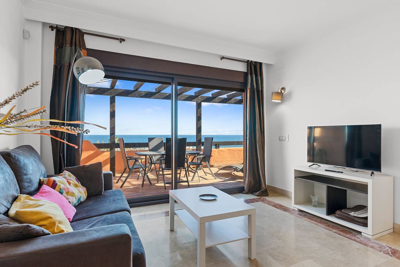 Hel leilighet, Apartment 'Ático De Lujo Con Vistas Al Mar' with Sea View, Wi-Fi and Air Conditioning in Albayt Costa Galera Country Club, Estepona