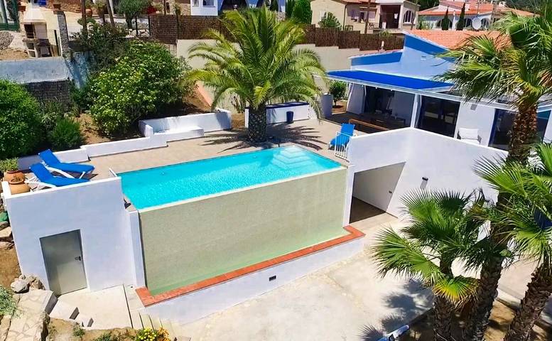 Location de vacances pour 6 personnes, avec piscine ainsi que jardin et vue à Vall-llobrega