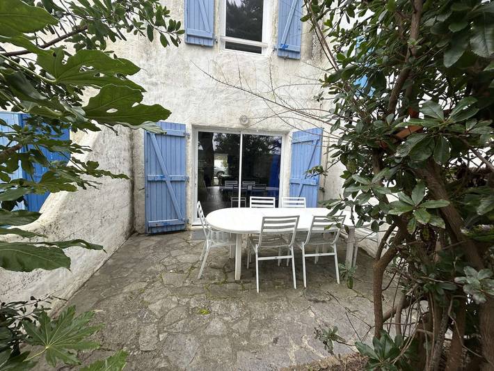 Location de vacances pour 8 personnes, avec jardin dans Plage des sables d'or