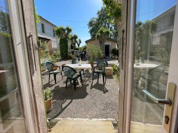 Gîte pour 4 personnes, avec vue et terrasse, animaux acceptés à Homps