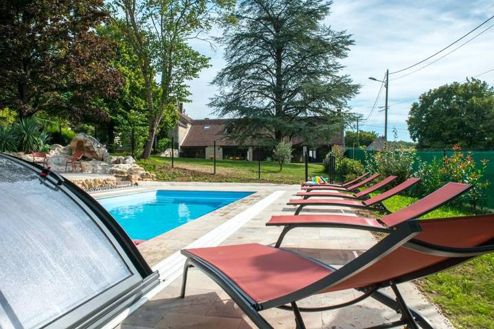 Location de vacances pour 10 personnes, avec piscine ainsi que jardin et vue à Paley