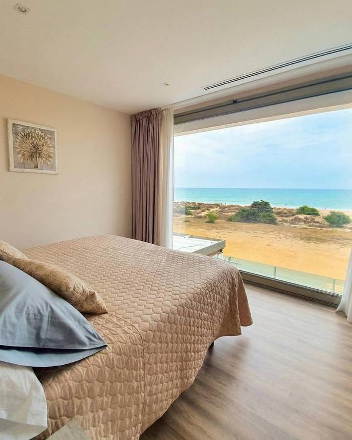 Hôtel pour 3 personnes, avec bassin pour enfant et piscine ainsi que terrasse et vue