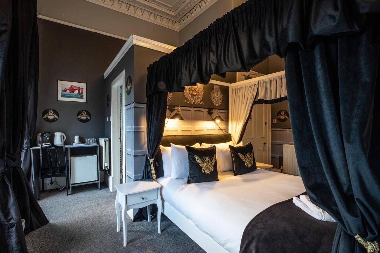 Family Room with two Double Beds in Edimburgo, Lothian