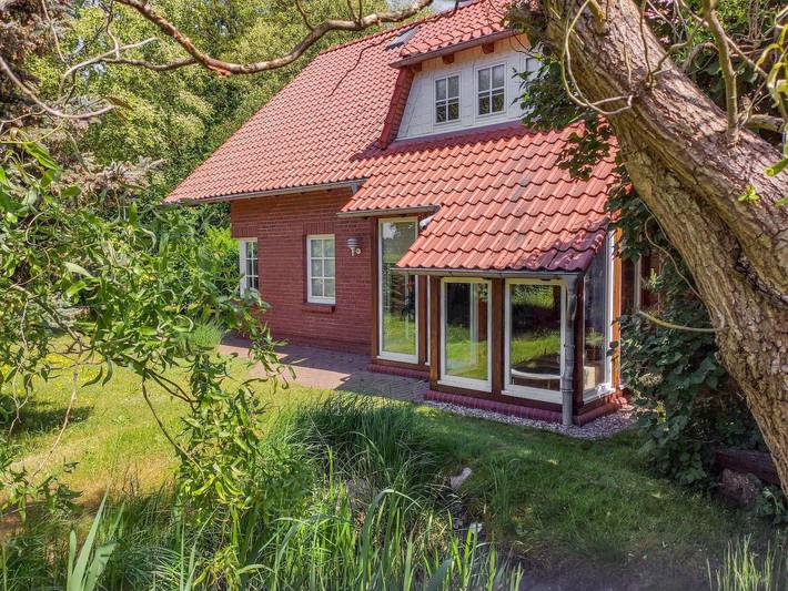 Ferienhaus für 6 Personen, mit Balkon und Terrasse sowie Garten und Seeblick