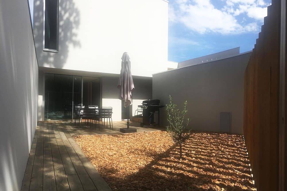Le patio du Plessis in Arradon, Côte des Mégalithes