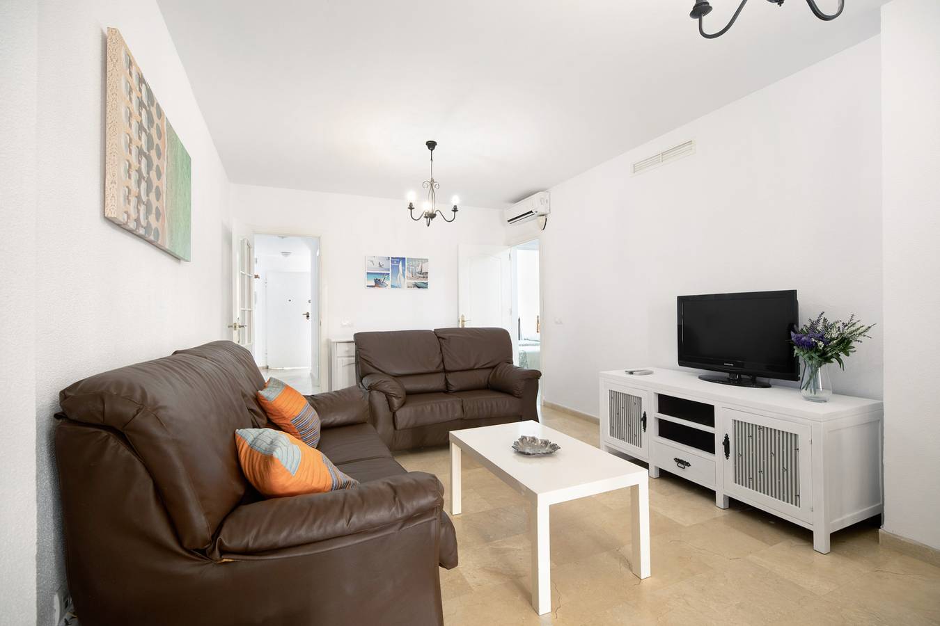 Apartamento entero, Apartamento vacacional "Altamar" con piscina compartida, terraza privada y Wi-Fi in Novo Sancti Petri, Chiclana de la Frontera