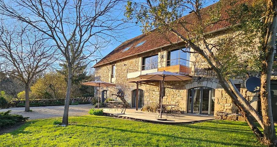 Location de vacances pour 2 personnes, avec vue et jardin ainsi que piscine et terrasse à Padirac - 4