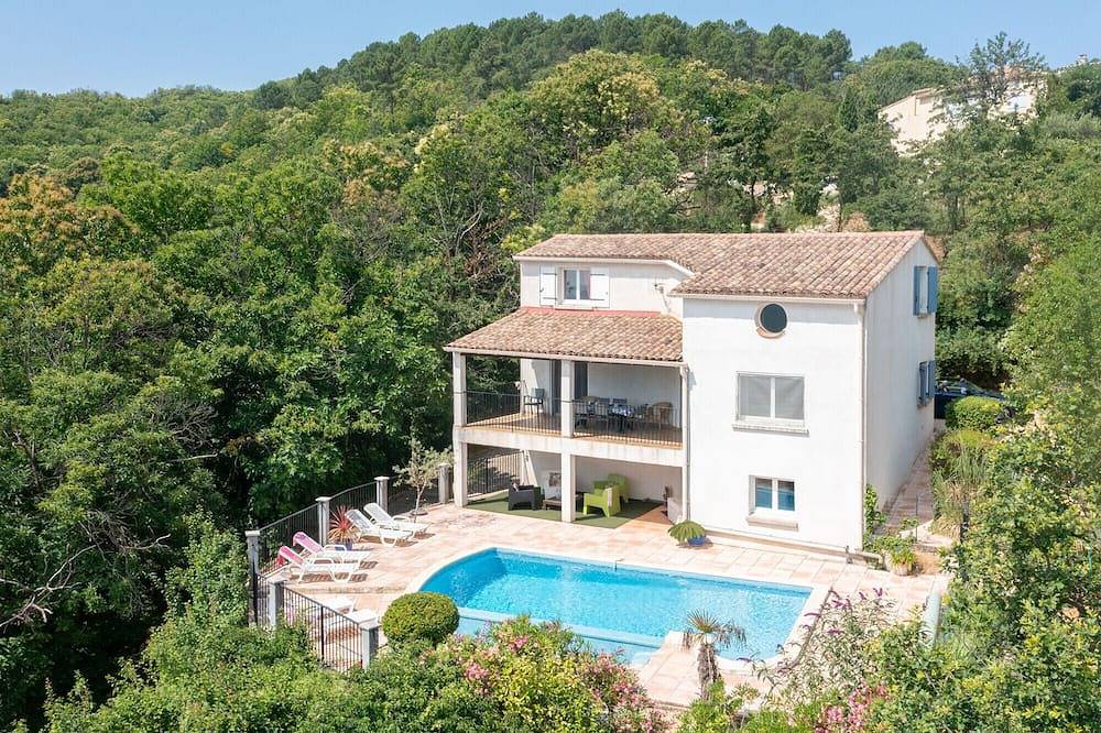 Villa Sillol – panoramic hillside villa with fenced private pool near Courry in Courry, Cévennes