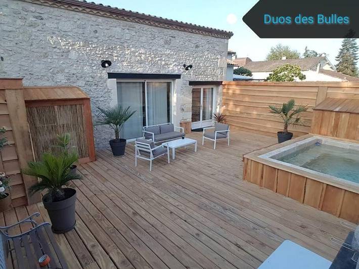 Location de vacances pour 4 personnes, avec sauna et piscine ainsi que jacuzzi et terrasse à Saint-Antoine-de-Breuilh