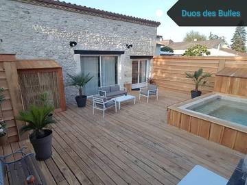 Gîte pour 4 personnes, avec jacuzzi et terrasse ainsi que sauna et piscine à Saint-Antoine-de-Breuilh