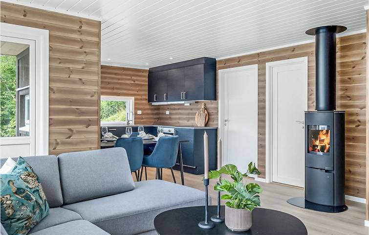 Ferienhaus für 5 Personen mit Terrasse in Gjemnes, Nördliches Fjordnorwegen