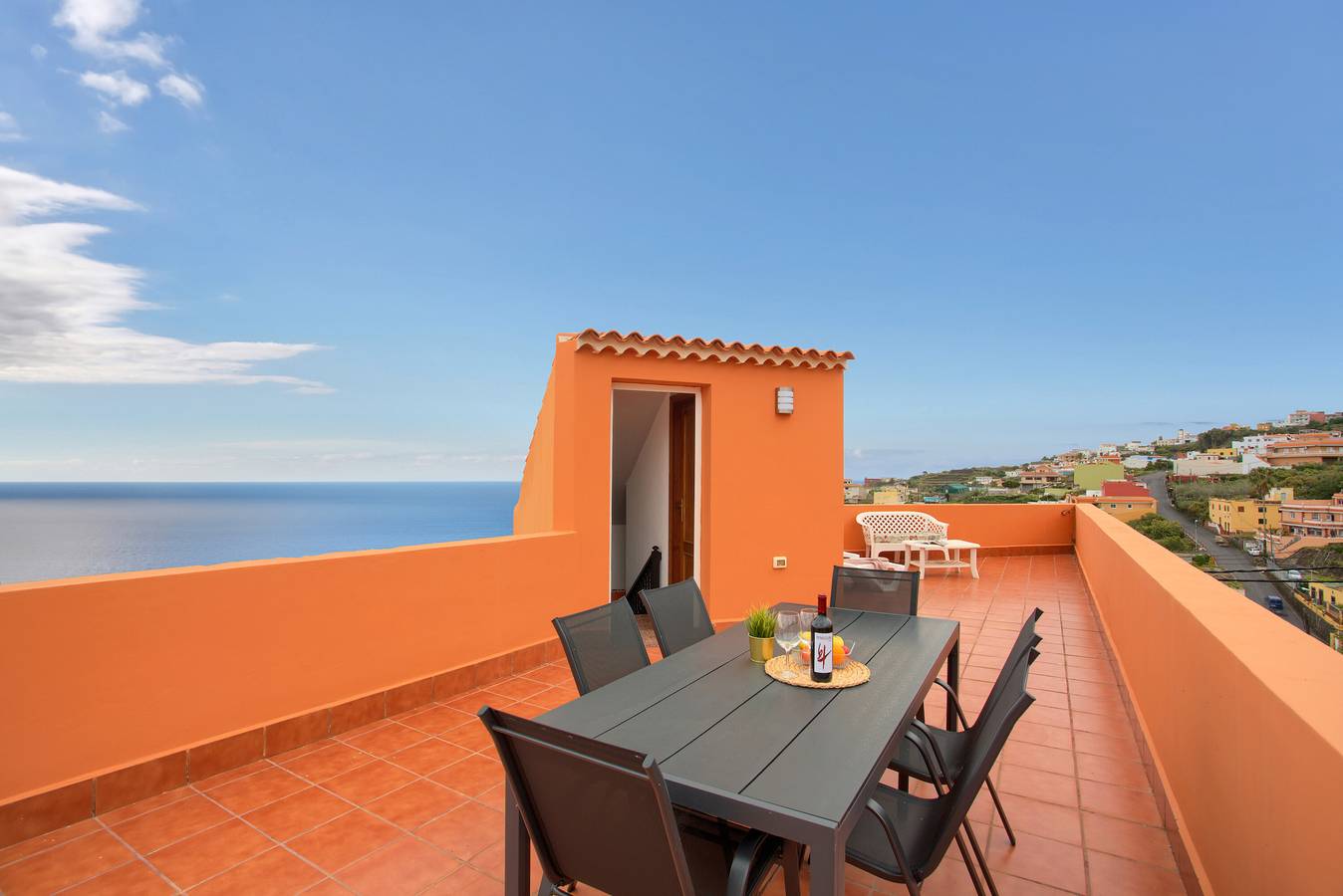Vacation Home 'Tajinaste' with Sea View, Private Terrace and Wi-Fi in Santa Bárbara (Canary Island), Icod de los Vinos