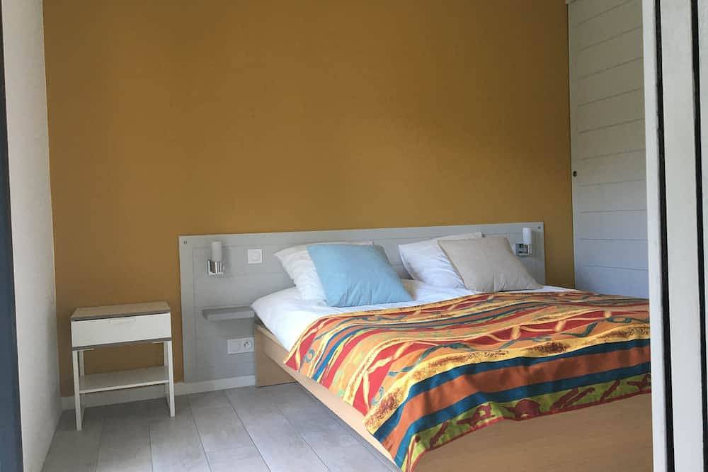Nuevo y moderno bungalow, 3 habitaciones para alojar 7 huéspedes. in Les Mathes, Côte de Beauté