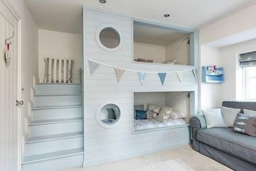 Holiday Home for 14 People in Rhoscolyn, Isle of Anglesey, Photo 2