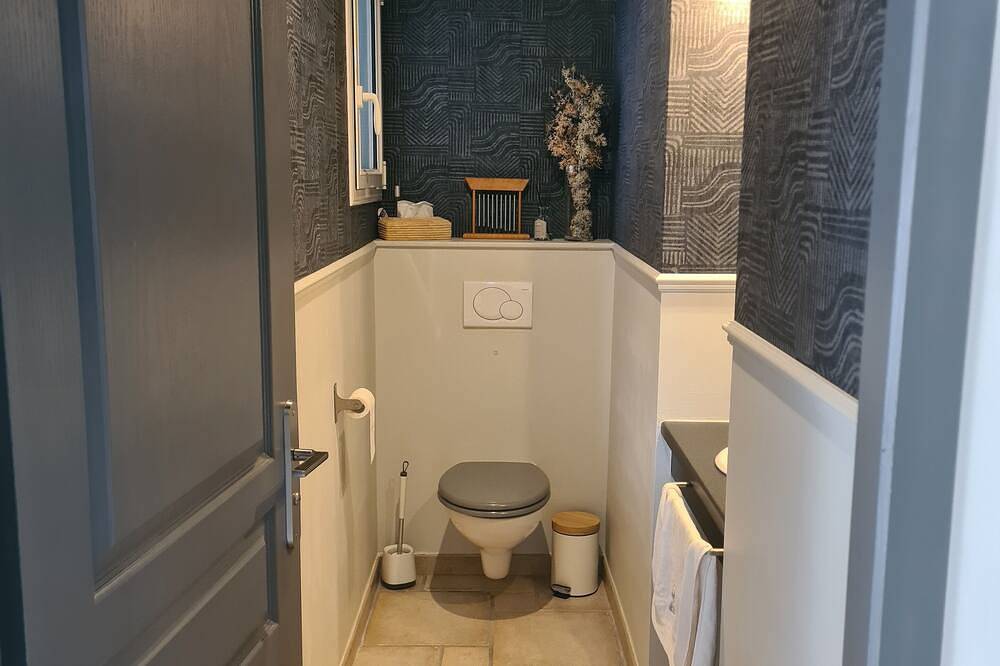 Villa in northern Ardèche with swimming pool and views of the countryside near the Peaugres Safari. in Annonay, Tournon-sur-Rhône región