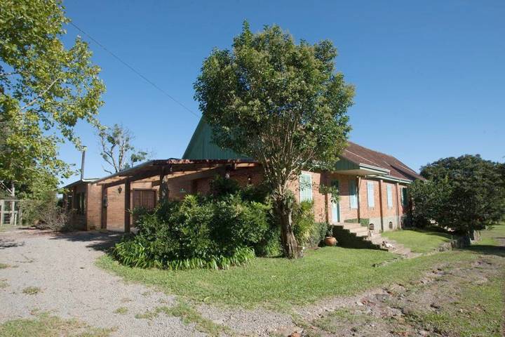 Casas e apartamentos de temporada para 6 pessoas, com vista para o lago e jardim e ainda vista em Farroupilha