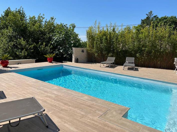 Gîte pour 3 personnes, avec Terrasse ainsi que Jardin et Piscine à Sauzet (Gard)