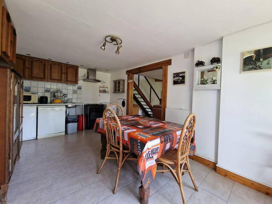 Two-Bedroom House in Breteuil, Région d'Évreux
