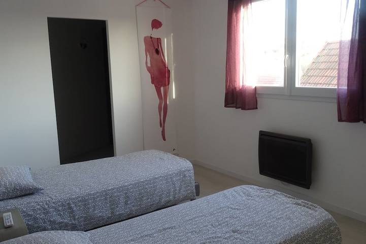 Appartement entier, Grand Gîte climatisé et équipé, avec terrasse, en bords de Seine proche de Paris in Villeneuve-le-Roi, Val-de-Marne