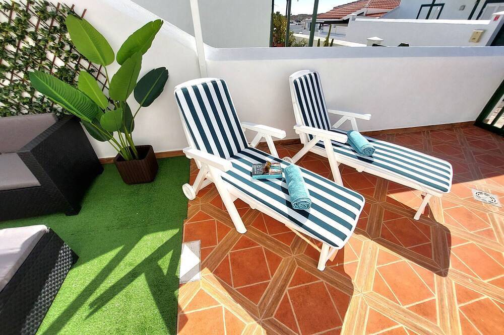 Detached villa with terrace and barbecue, very close to the beach in Abades, Arico