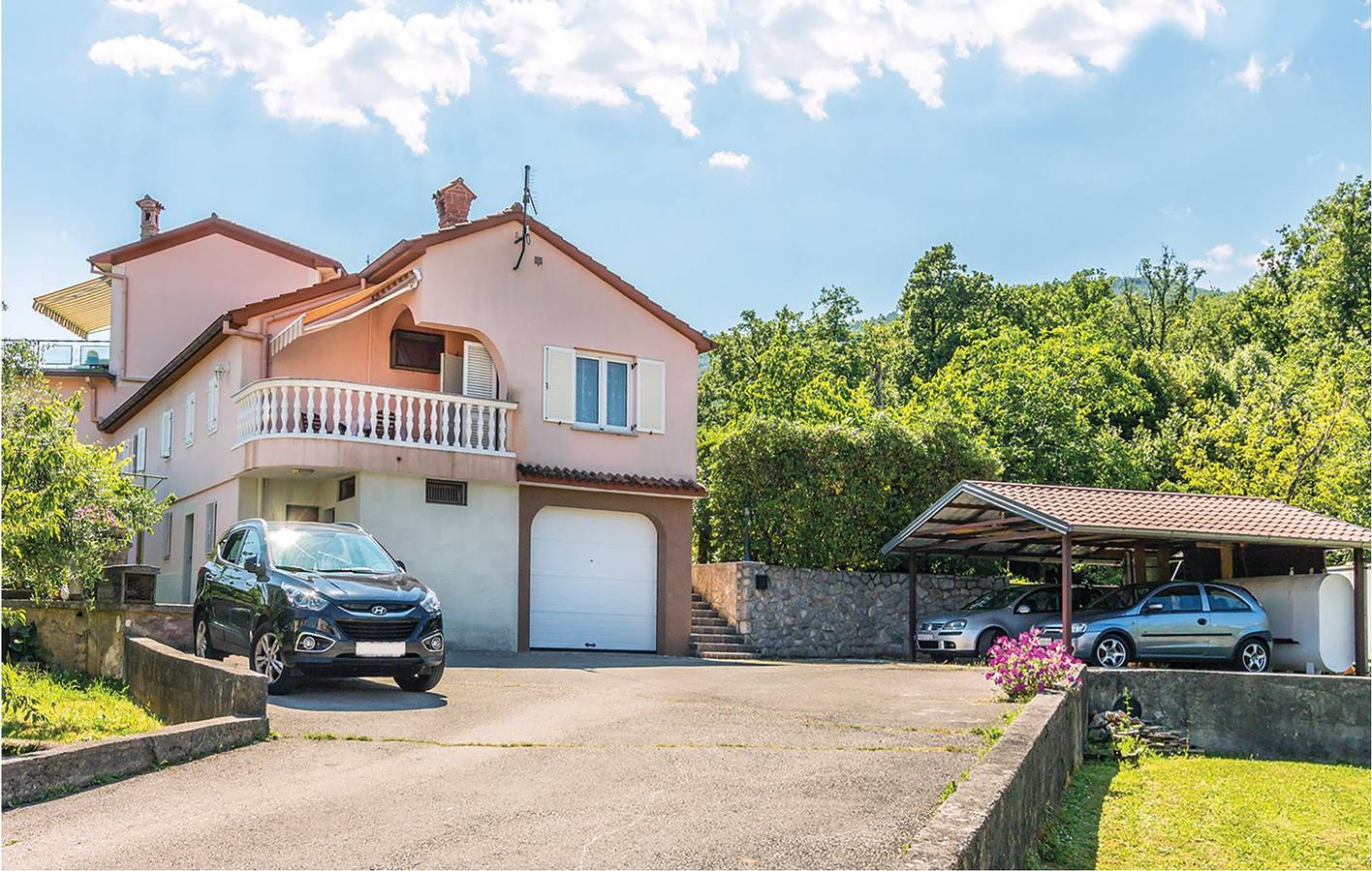 Ganze Ferienwohnung, Gemütliche Unterkunft, 2 km vom Hundestrand entfernt: WLAN, Klimaanlage, Terrasse und Parkplatz inklusive in Ika, Opatija Riviera