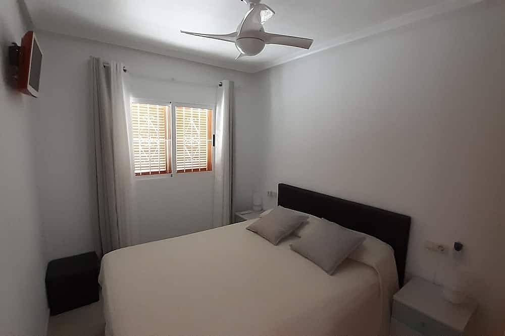 Apartamento entero, Park Beach. El apartamento hace esquina y tiene vistas al mar. in Torrevieja, Costa Blanca