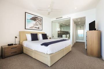 Holiday Apartment for 5 People in Broadbeach, Queensland, Photo 1