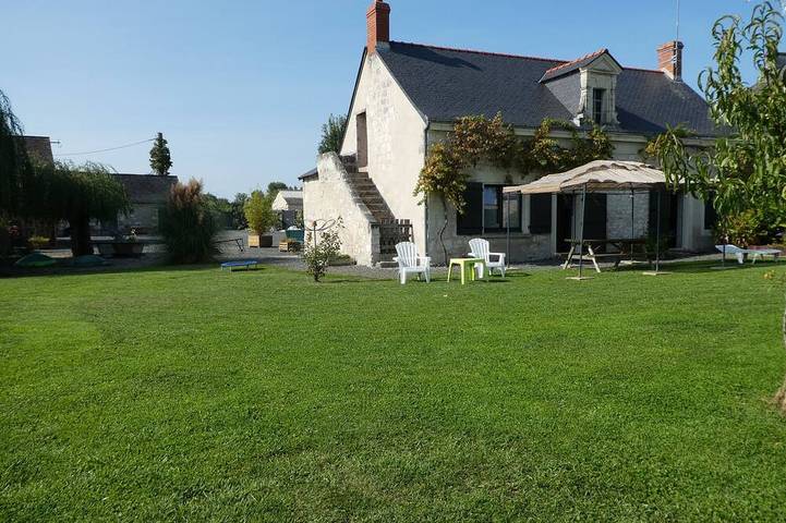 Gîte pour 5 personnes, avec jardin et terrasse, animaux acceptés à Neuillé