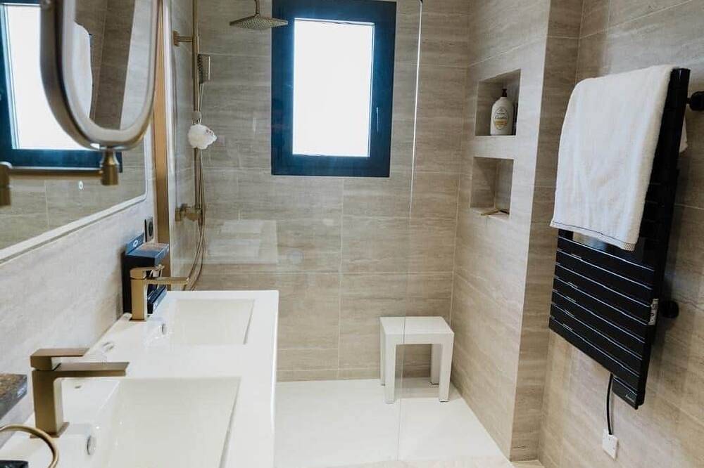 « Maison Ninina » Villa Ninina  – Villa spacieuse avec piscine, vue dominante... in Alata, Région d'Ajaccio