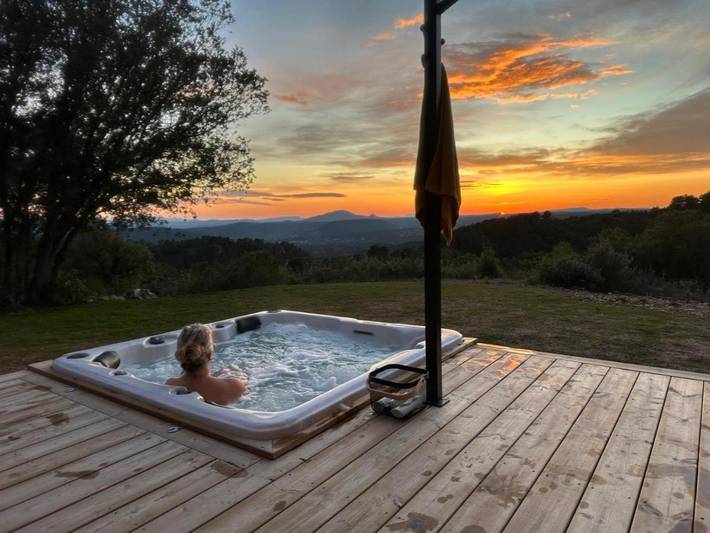 Gîte pour 2 personnes, avec piscine ainsi que vue et jardin, animaux acceptés à Tourtour - 2