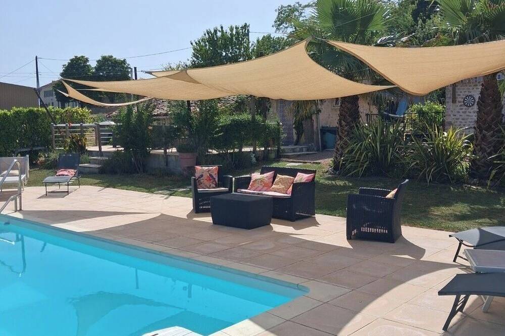Gîte enchanteur avec piscine privée in Saint-Maigrin, Région de Jonzac