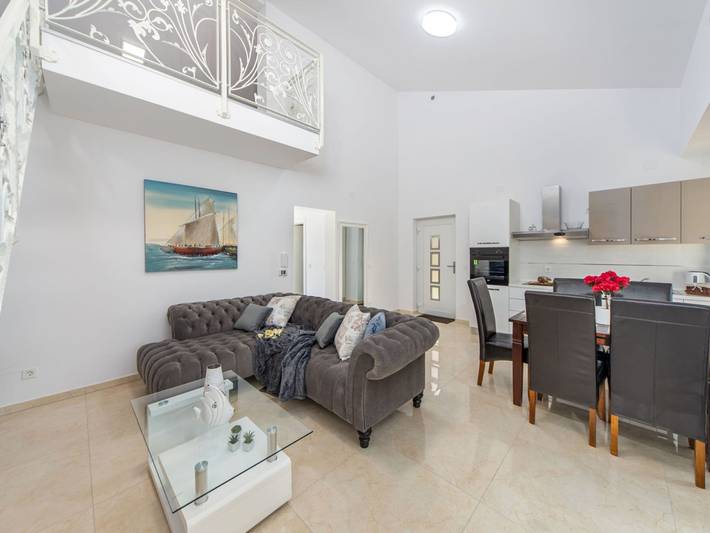 Villa pour 6 personnes, avec jardin et piscine à Šibenik