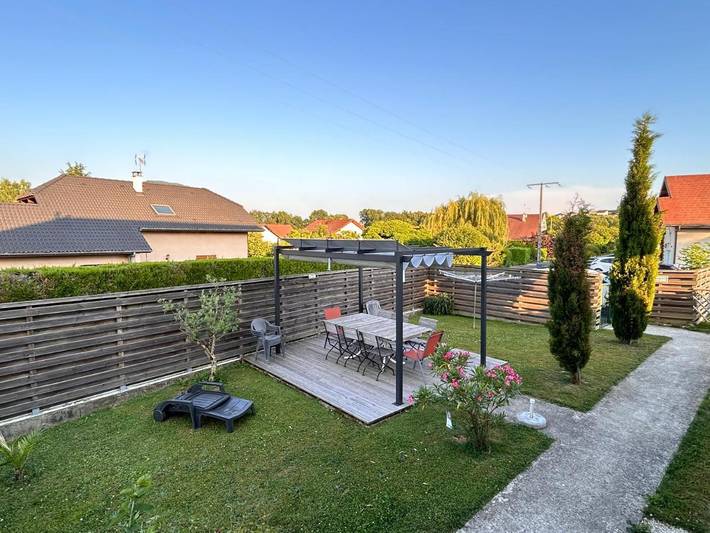 Appartement de vacances pour 8 personnes, avec piscine ainsi que jardin et vue, animaux acceptés