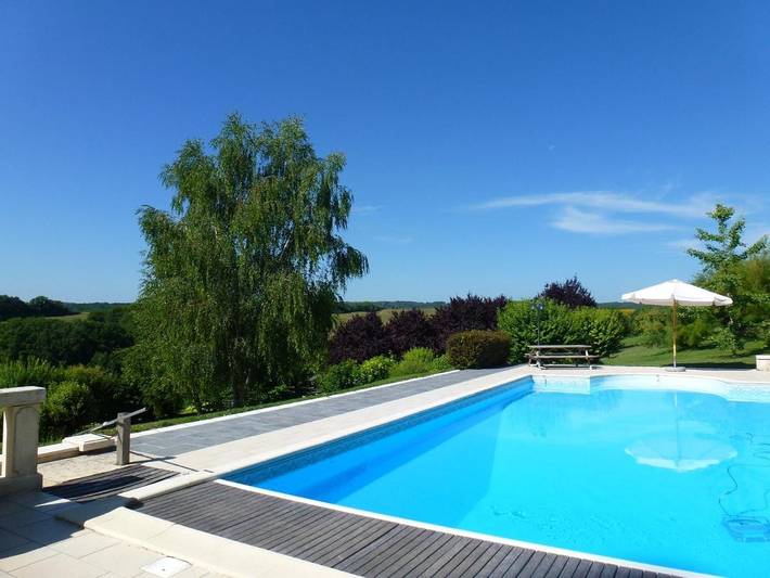 Location de vacances pour 26 personnes, avec piscine et vue ainsi que jardin et sauna, adapté aux familles à Salles-Lavalette - 3