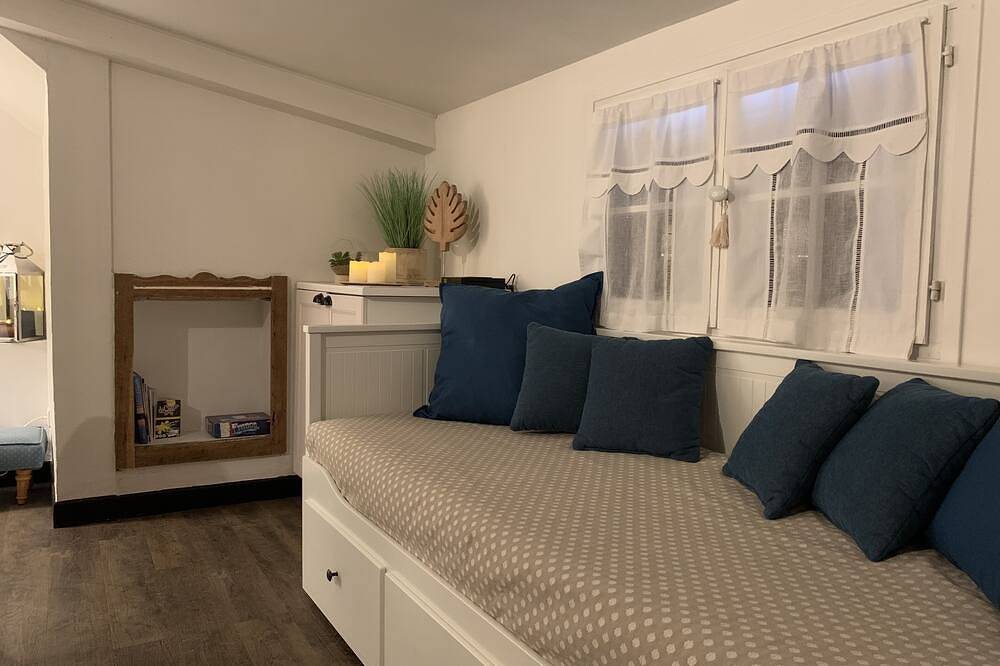Entire apartment, Le Petit Hameau de Chantilly - Chic and Charming Studio in the Heart of Chantilly in Chantilly, Oise