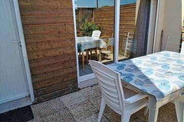 Gîte pour 3 personnes, avec terrasse à Saint-Coulomb