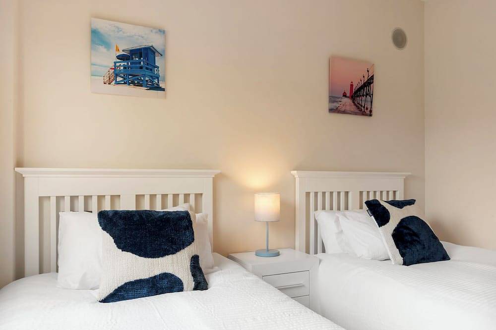 Entire apartment, 2 Bed Apartment Lbe in Cortijo Del Mar Resort Sleeps 5 in Vista Azur, Estepona