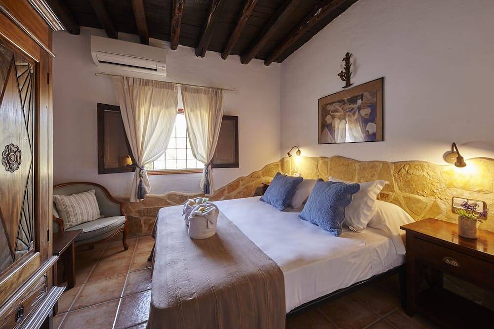 Autentica Villa Ibicenca Entre Las Montañas, A 10 Min De La Playa. in San Miguel de Balansat, San Juan Bautista